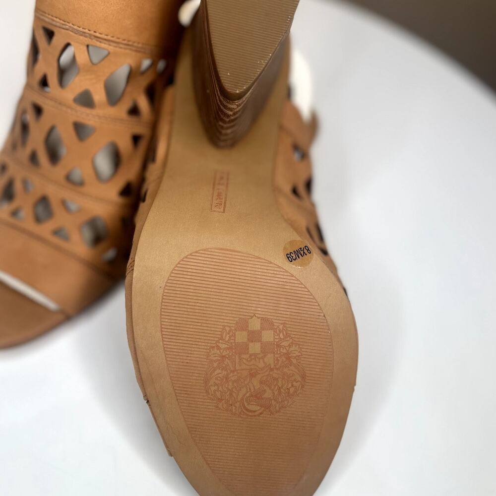 NWOT Vince Camuto Deverly Cutout Nubuck Heeled Sandals 8.5 - Picture 7 of 7